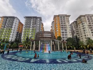Bazén v ubytování MySuite Studio Apartment Melaka Waterpark Resort Free Tickets nebo v jeho okolí