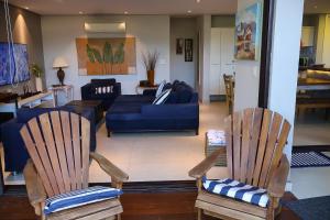a living room with two chairs and a couch at Condomínio Quinta de Juquehy - Prime Experience in Juquei