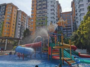 Bazén v ubytování MySuite Studio Apartment Melaka Waterpark Resort Free Tickets nebo v jeho okolí