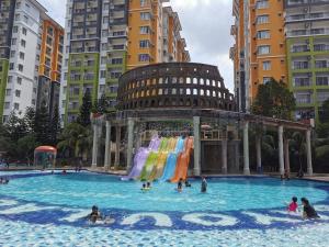 Bazén v ubytování MySuite Studio Apartment Melaka Waterpark Resort Free Tickets nebo v jeho okolí