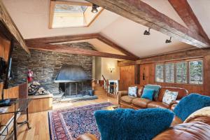 a living room with a couch and a fireplace at Mansfield Gateway House in Stowe