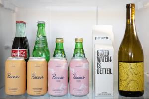 un grupo de botellas de vino en una nevera en The Bungalows by Homestead Modern, en Joshua Tree