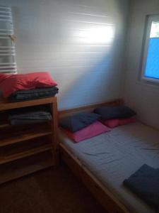Llit o llits en una habitació de Domek 1