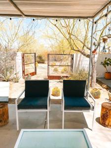Posezení v ubytování Andrea Zittel's Joshua Tree Home A Z West House