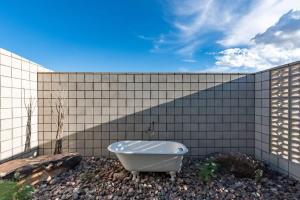 Gambar di galeri bagi Orion Minor - Spa and Soaking Tub with Park Views di Joshua Tree