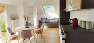 Η κουζίνα ή μικρή κουζίνα στο Suite Castel MeranO - panorama terrace and pool