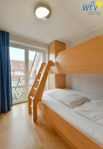 Postel nebo postele na pokoji v ubytování Ferienhäuser Jadehörn Ferienhaus Casa Verde