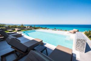 Bazén v ubytování Villa Maria Luxury nebo v jeho okolí