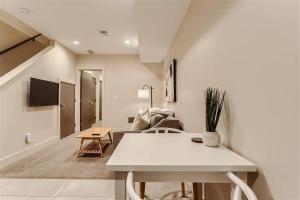 Fotografie z fotogalerie ubytování Serenity at Sloan's 1-BR with a Modern Twist v destinaci Denver