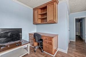 a desk with a chair in a room with a tv at Charming Condo one block from the beach - WR 301 in Myrtle Beach