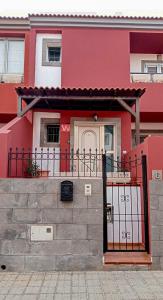 Το κτήριο όπου στεγάζεται  η παραθεριστική κατοικία