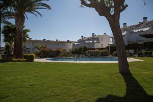 Bazén v ubytovaní Casa 8 Parc Sant Ramon descanso y armonía alebo v jeho blízkosti