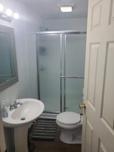 Ett badrum på Spacious ATV Retreat House