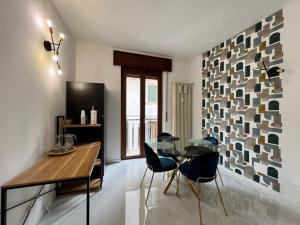 a dining room with a glass table and chairs at Frame of Verona Apartments in Verona