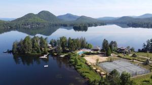 an aerial view of a house on a lake at Spacious log cottage Resort access in Lac-Superieur