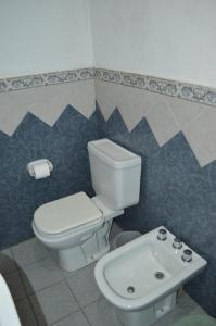 a bathroom with a toilet and a sink at Cabañas Buena Vista Rosi in San Carlos de Bariloche