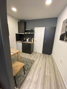 a living room with a table and a kitchen at Apartman Kiara in Mostar +23 photos