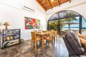 Gallery image of Beachfront Home Enjoy in Family at VILLA SIEMPRE Sand in your feet Surf and relax in Playa Grande