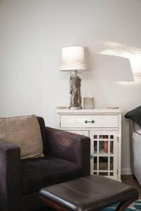 a living room with a couch and a table with a lamp at #StayInMyDistrict Cozy Rockaway Beach Cottage in Rockaway Beach