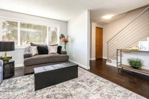 Et opholdsområde på #StayInMyDistrict Cozy Central Boise Townhouse