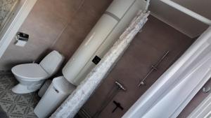 a bathroom with a toilet and a shower at Mysig stuga i Svärtinge in Svärtinge +20 photos
