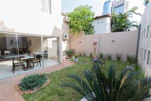 Сад в Faro Norte Suites