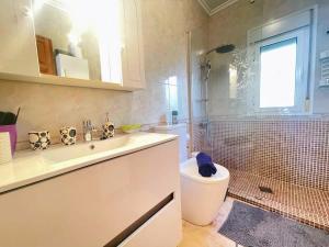 Kép Traditional 3 bedroom Villa with Pool CQ22 szállásáról Ciudad Quesadában a galériában
