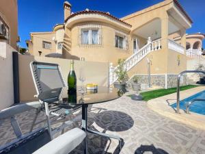 Kép Traditional 3 bedroom Villa with Pool CQ22 szállásáról Ciudad Quesadában a galériában