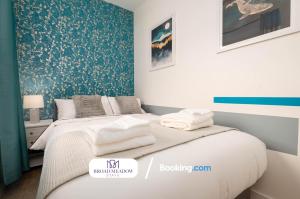 a bedroom with a bed with a green wallpaper at Heart of City, 3 Bed House By Broad Meadow Stays Short Lets and Serviced Accommodation Lincoln With Free Wi-Fi in Lincolnshire