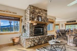 Afbeelding uit fotogalerij van Mountain Retreat Sauna Deck Views Sleeps 10 in Black Hawk