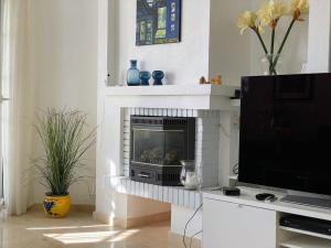 A television and/or entertainment centre at Lovely 3 Bedroom Villa with Com Pool LD502