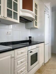 A kitchen or kitchenette at Lovely 3 Bedroom Villa with Com Pool LD502