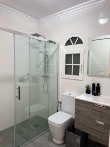 A bathroom at Lovely 3 Bedroom Villa with Com Pool LD502