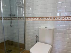 A bathroom at Lovely 3 Bedroom Villa with Com Pool LD502