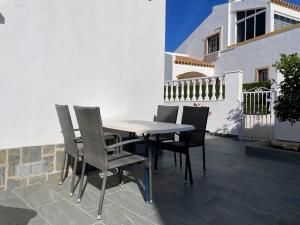 A balcony or terrace at Lovely 3 Bedroom Villa with Com Pool LD502