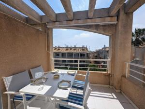 Balkón nebo terasa v ubytování Traditional Two Bed Apart In Torrevieja TV18