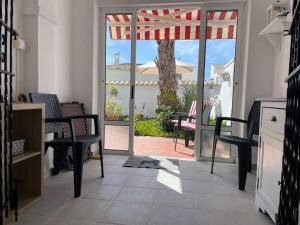 Balkon lub taras w obiekcie Botanical 2 Bedroom Bungalow with Com Pool VM33