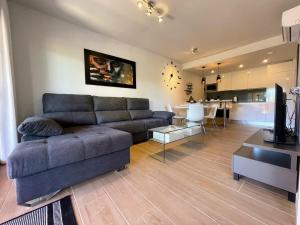 Część wypoczynkowa w obiekcie Modern 2 Bed Apartment with Com pool VM31