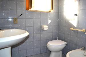 Et badeværelse på Ll42 Casa Vacanze Ureshii + 16 billeder