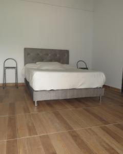 a bed in a room with a wooden floor at HOTEL PURA VIDA in Santa Rosa de Cabal