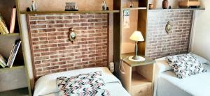 En eller flere senge i et værelse på Charming house in Chatún with private pool