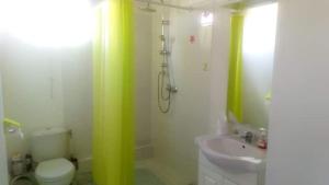 Phòng tắm tại L'Authentique Sikryé