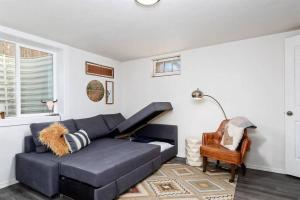 a living room with a blue couch and a chair at #StayinMyDistrict Twin Falls Pendleton Chic Suite in Twin Falls