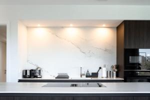 Køkken eller tekøkken på City Luxury with City Views in Ville Haute + 30 billeder