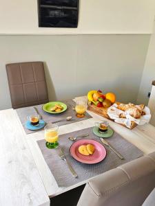 Imagen de la galería de Casa Semeria Certosa di Padula(SA), en Padula