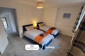 Легло или легла в стая в 3 Bedroom House By Broad Meadow Stays Short Lets and Serviced Accommodation Lincoln With Parking