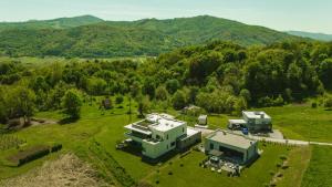 una vista aerea di una grande casa in un campo di K Relax Place, Varaždinske Toplice, modern home with Sauna, Jacuzzi, WIFI a Varaždinske Toplice