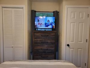 a bedroom with a dresser with a tv on it at City Scape Homey 1 BR efficiency Apt near TTU and downtown in Cookeville