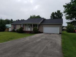 a house with a driveway and a garage at Spacious 3BR 2BA 11 mins away from Cummins Falls State Park!!! in Cookeville