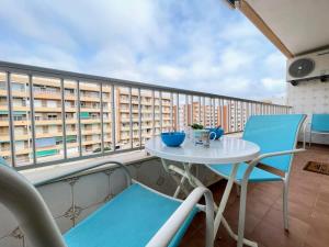a balcony with a table and chairs on a balcony at Modernized 2 Bed Apt with Com pool PP27 in Torrevieja